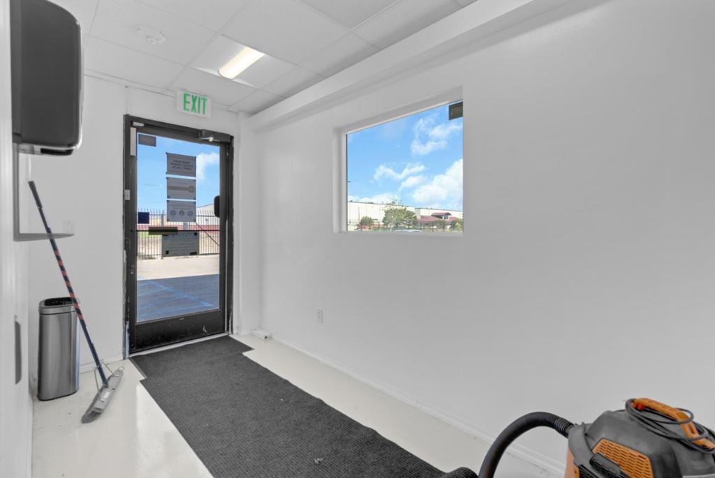991 Industrial Way Property Photo 8