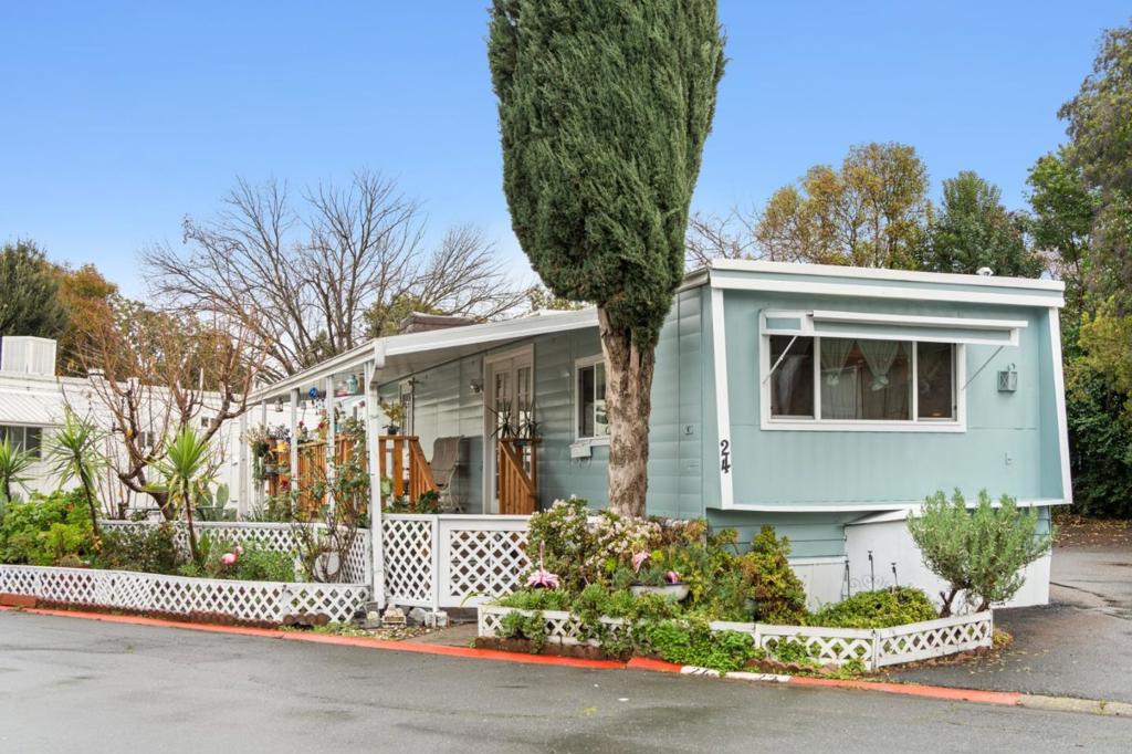 24 The Trees Drive Property Photo 2
