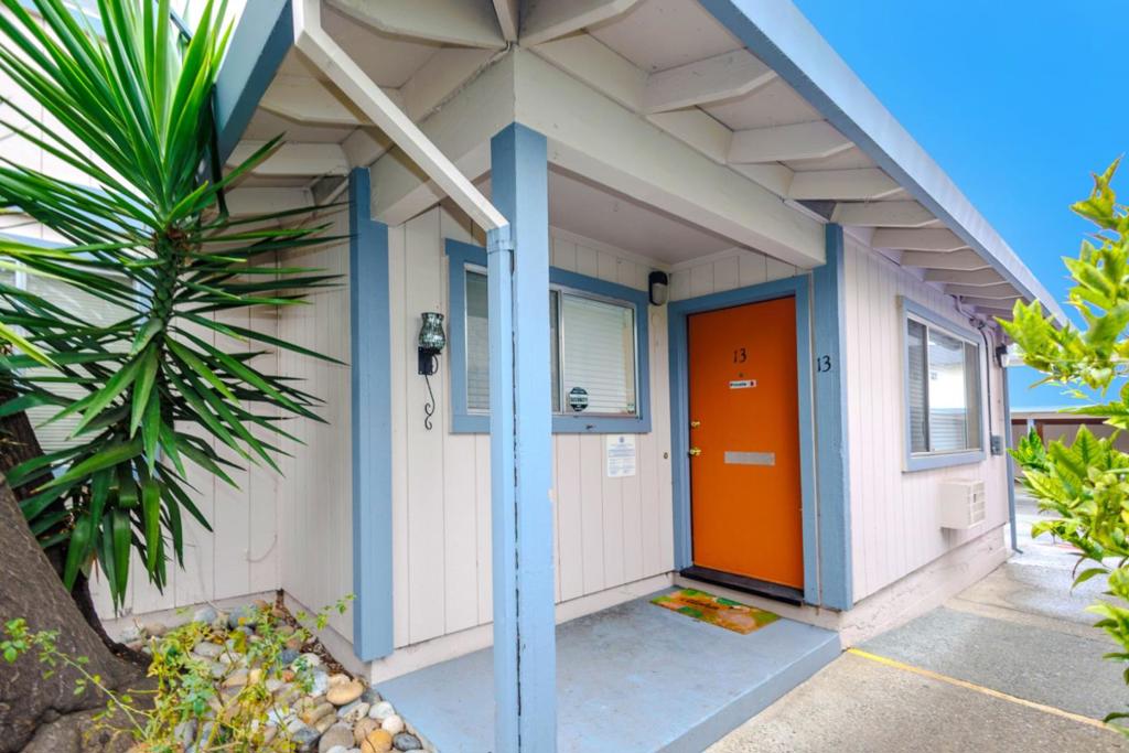5500 Camden Avenue Property Photo 12