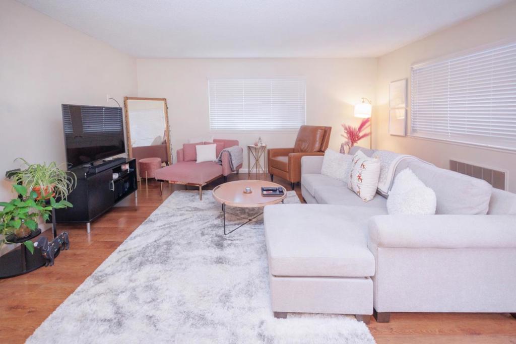 5500 Camden Avenue Property Photo 14