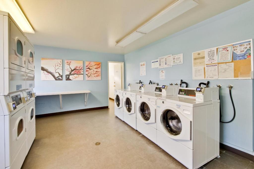 5500 Camden Avenue Property Photo 27