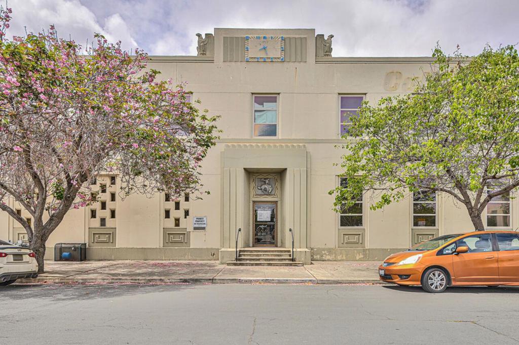 123 W Alisal Street Property Photo 2