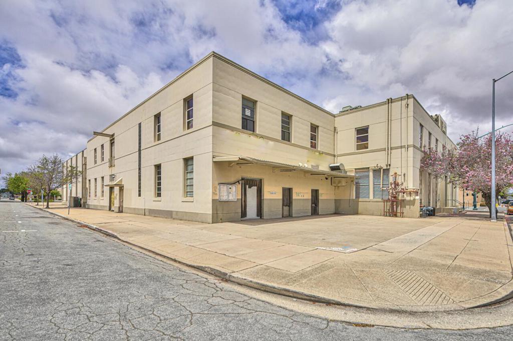 123 W Alisal Street Property Photo 4