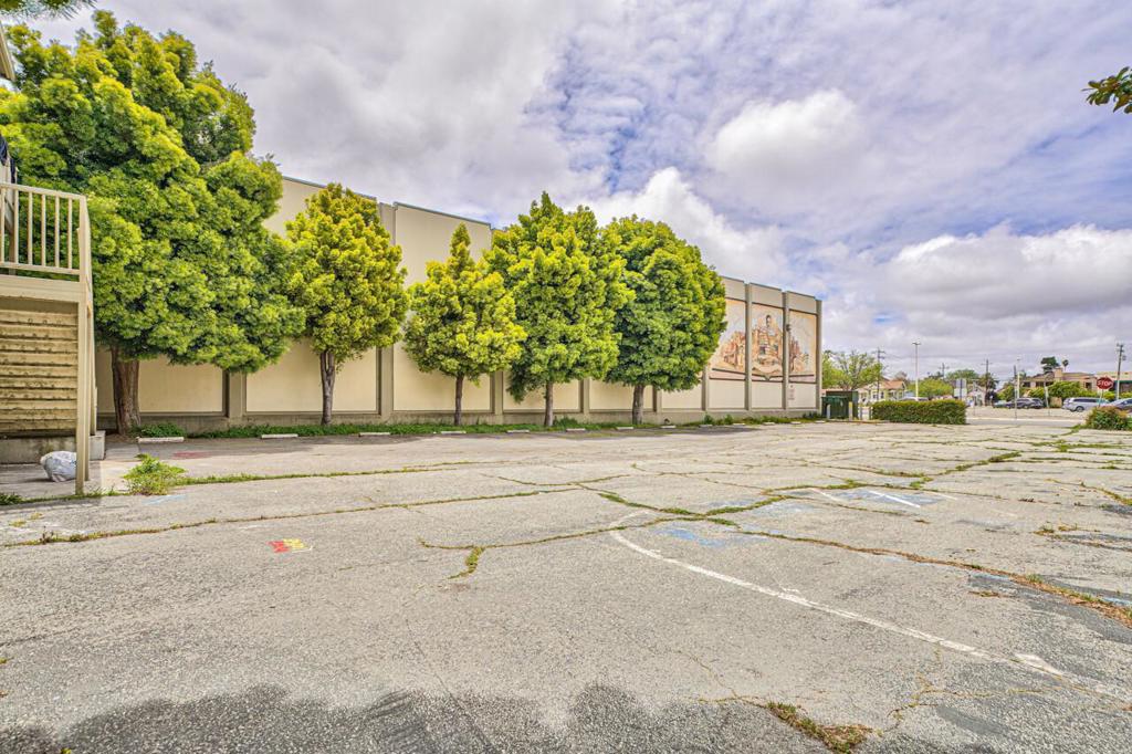 123 W Alisal Street Property Photo 7