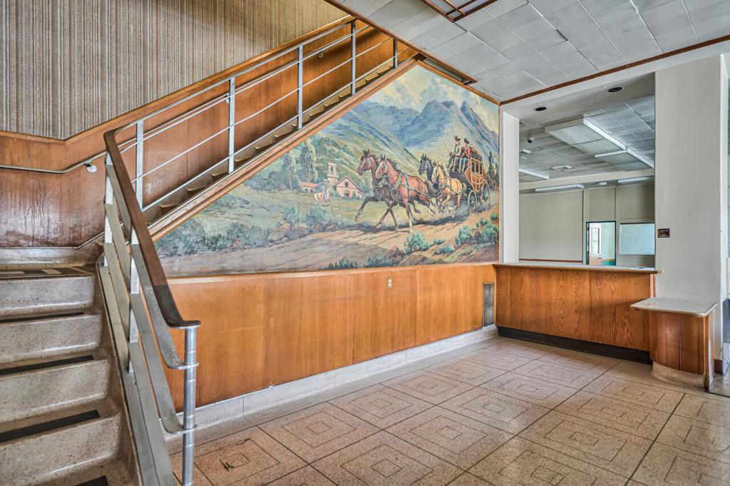 123 W Alisal Street Property Photo 8