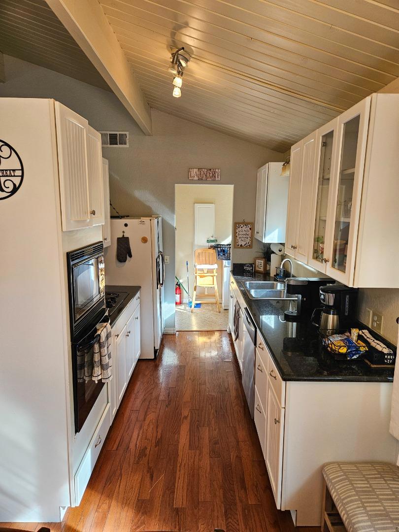 19418 Ferretti Road Property Photo 6