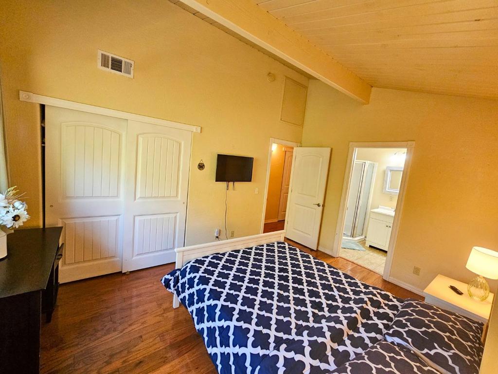 19418 Ferretti Road Property Photo 15