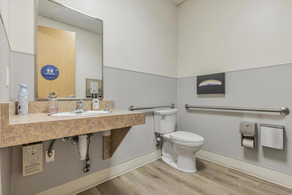 7602 National Drive Property Photo 11
