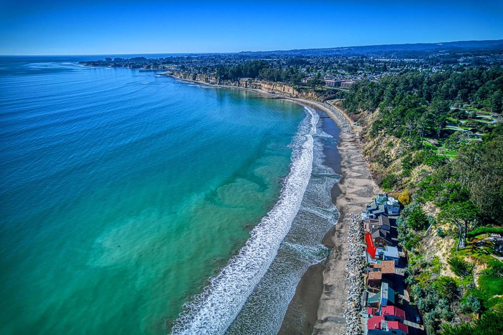 10 Potbelly Beach Road Property Photo 3