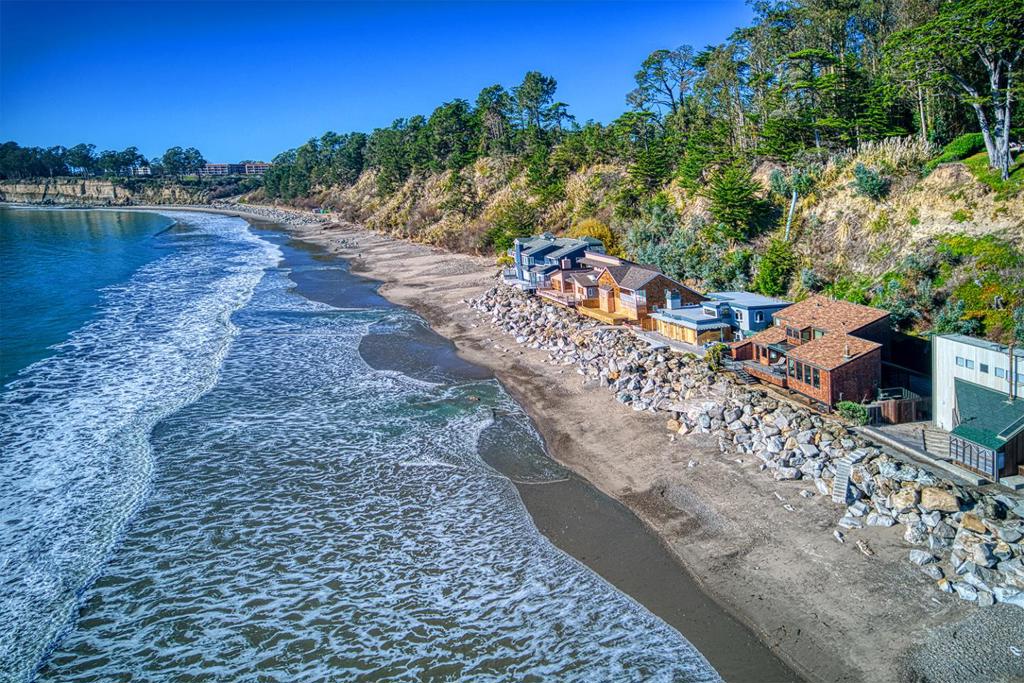 10 Potbelly Beach Road Property Photo 6