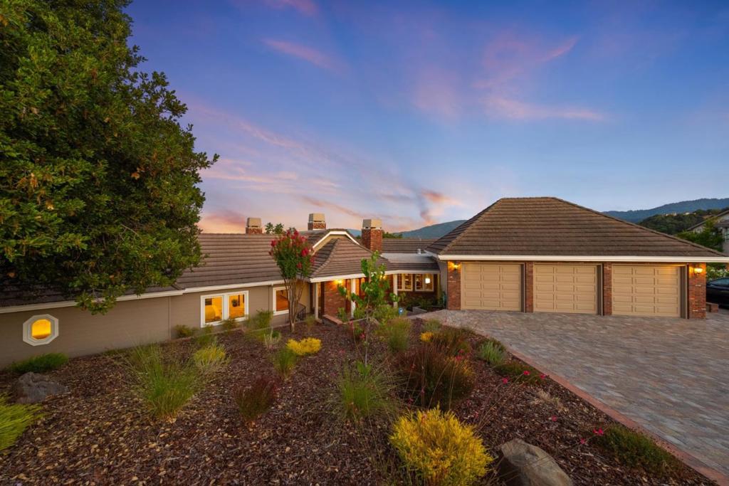 21415 Continental Circle Property Photo 3