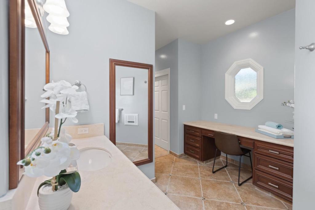 21415 Continental Circle Property Photo 16
