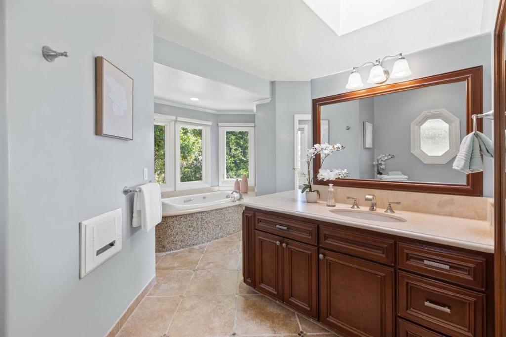 21415 Continental Circle Property Photo 17