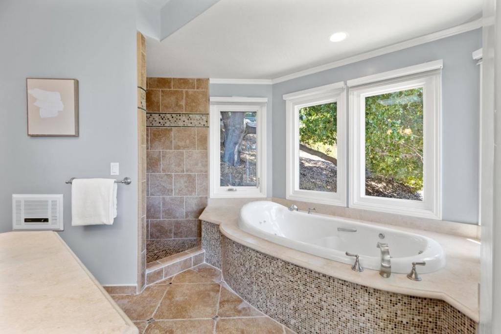 21415 Continental Circle Property Photo 18