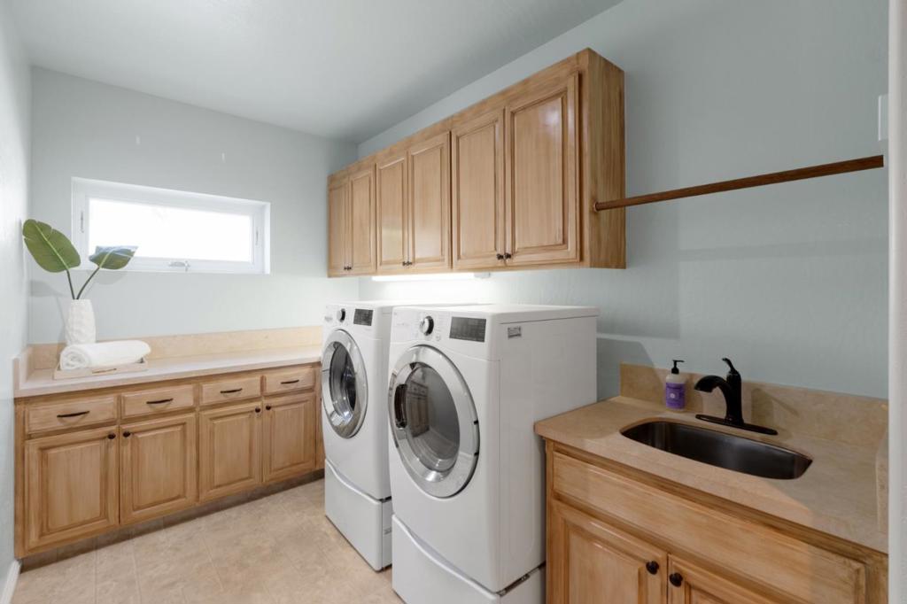 21415 Continental Circle Property Photo 23