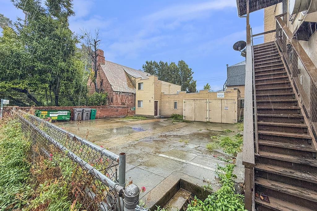2878 Telegraph Avenue Property Photo 17