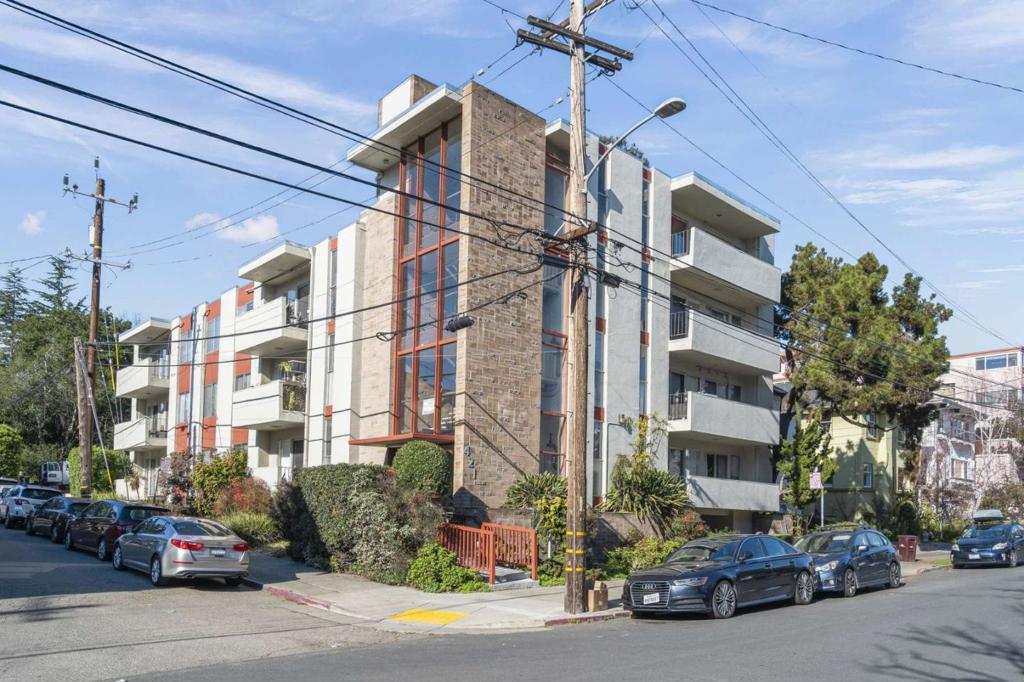 421 Staten Avenue Property Photo