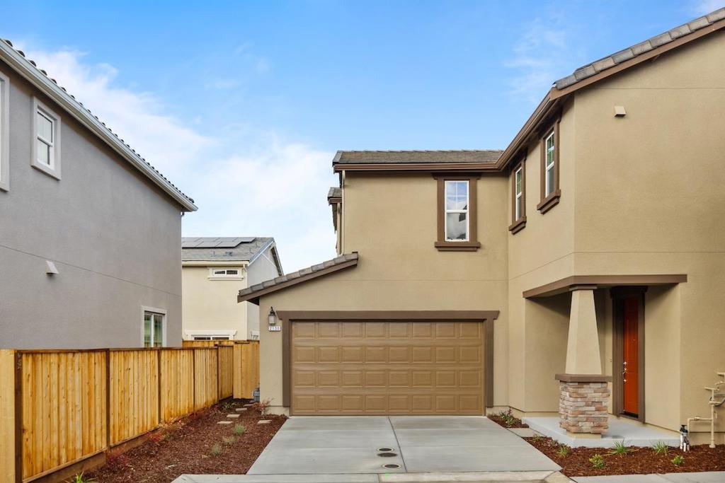 2130 Gladiola Drive Property Photo 1