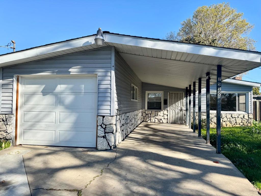 2550 Annapolis Street Property Photo