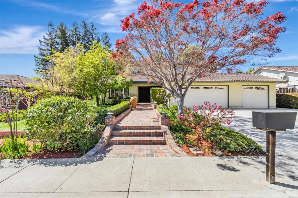 2213 Stratford Drive Property Photo
