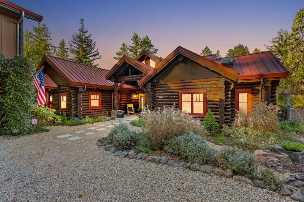 44 Pine Avenue Property Photo