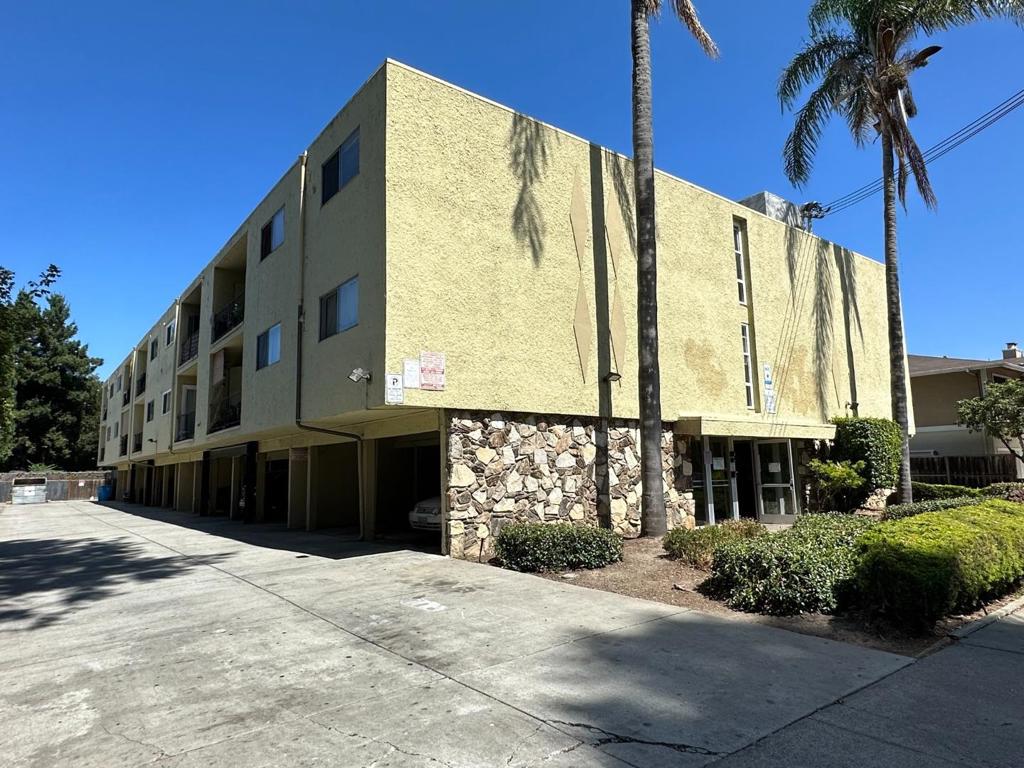 201 E Okeefe Street Property Photo 2