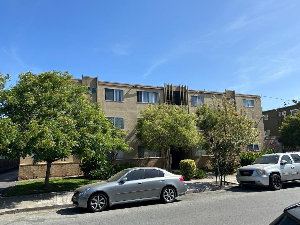 245 E Okeefe Street Property Photo 2