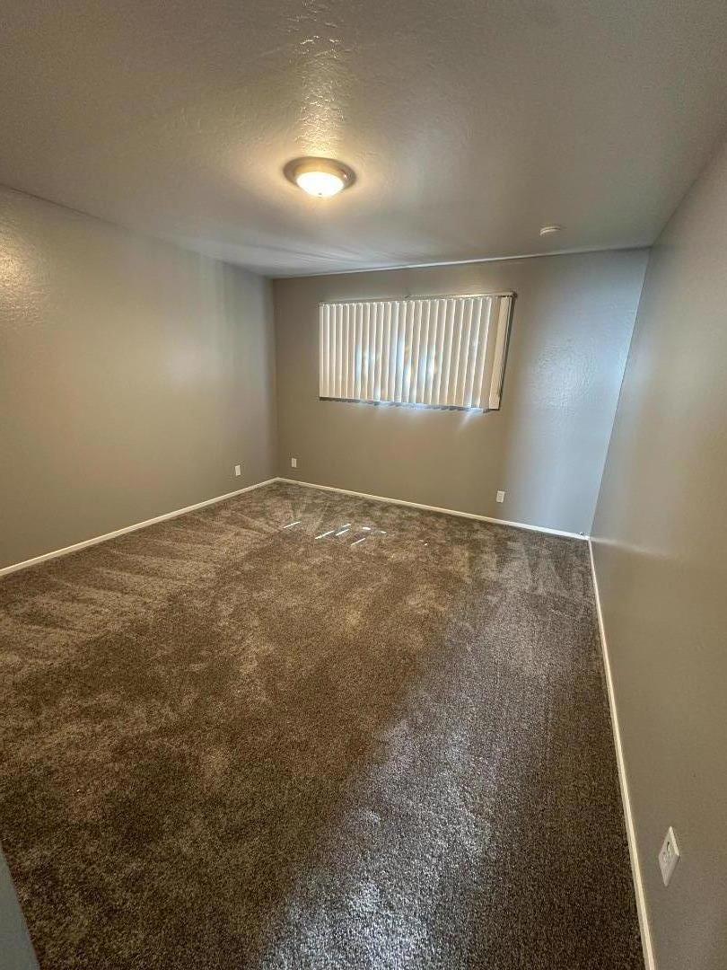 245 E Okeefe Street Property Photo 8