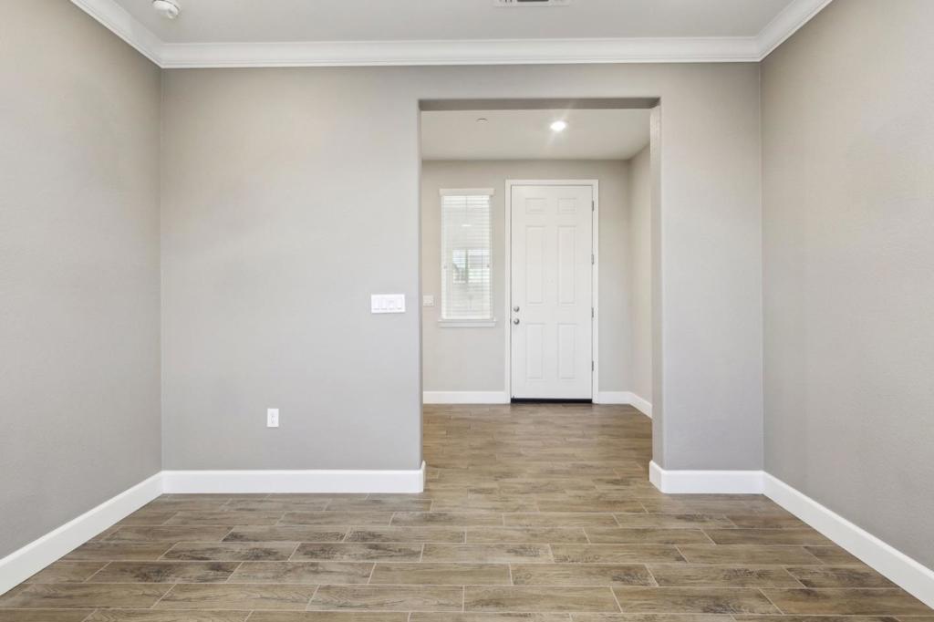 2661 Grassland Way Property Photo 4