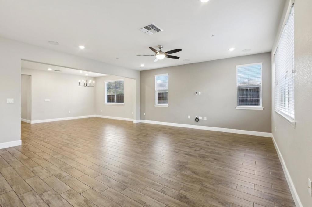 2661 Grassland Way Property Photo 6
