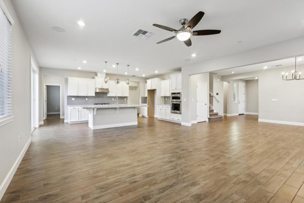 2661 Grassland Way Property Photo 9