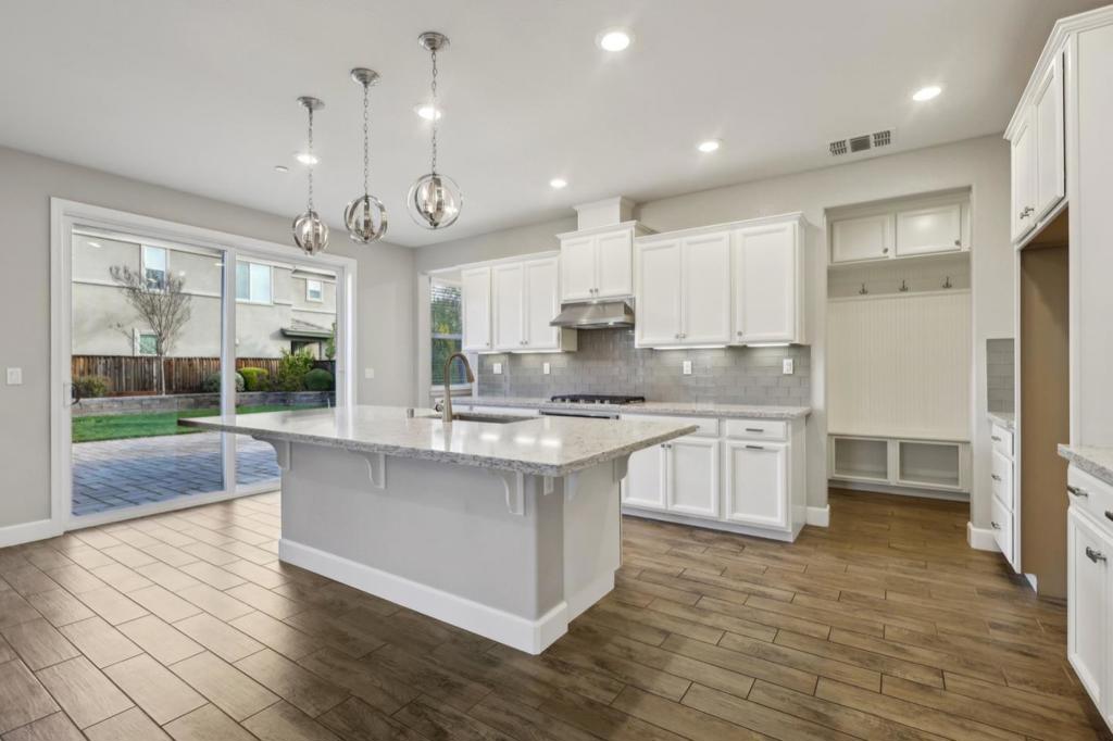 2661 Grassland Way Property Photo 10