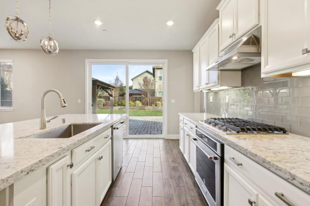 2661 Grassland Way Property Photo 14