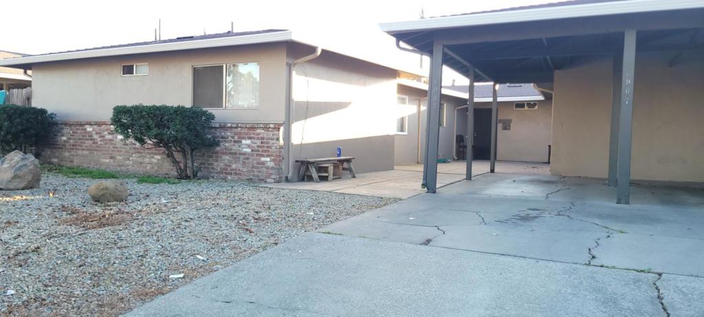6905 N El Dorado Street Property Photo 2