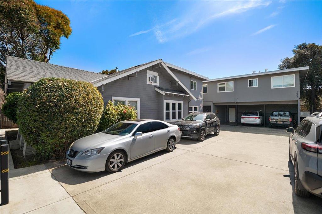 1650 Bay Property Photo 3