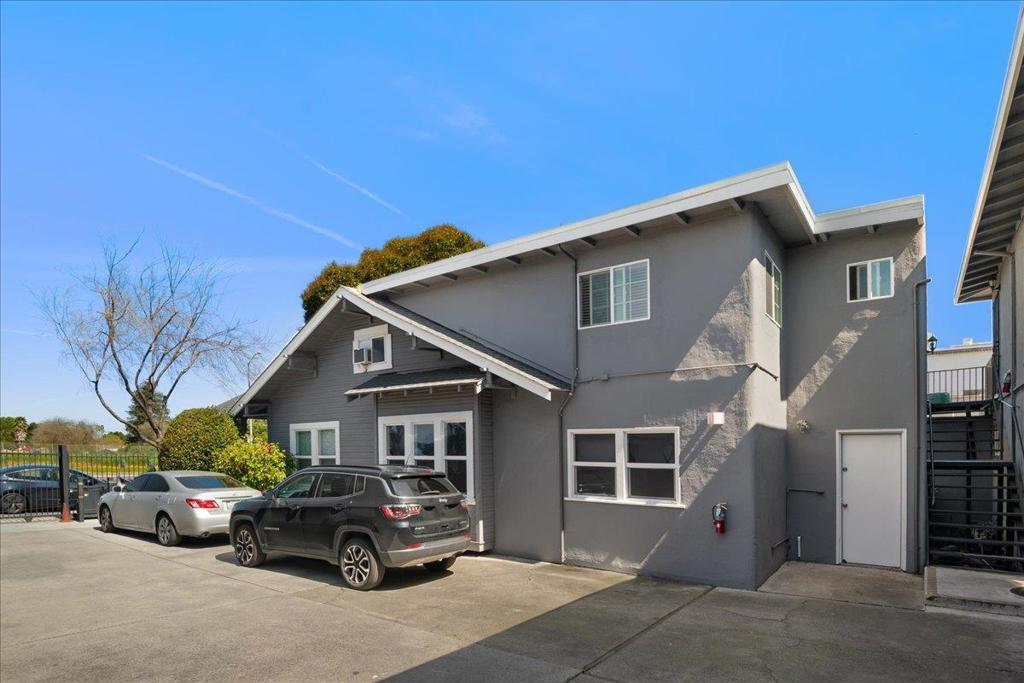 1650 Bay Property Photo 4