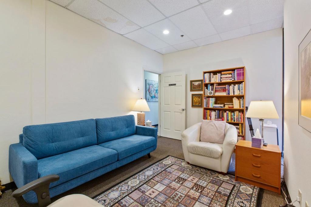 117 California Avenue D201 Property Photo 7