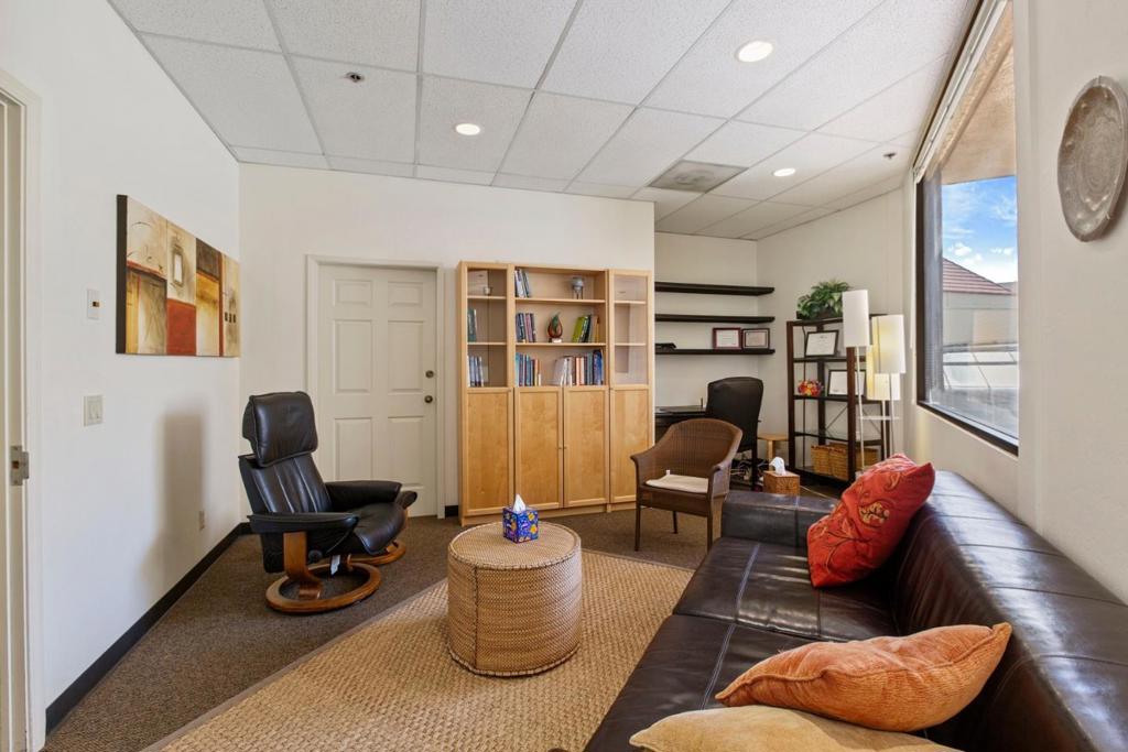 117 California Avenue D201 Property Photo 8