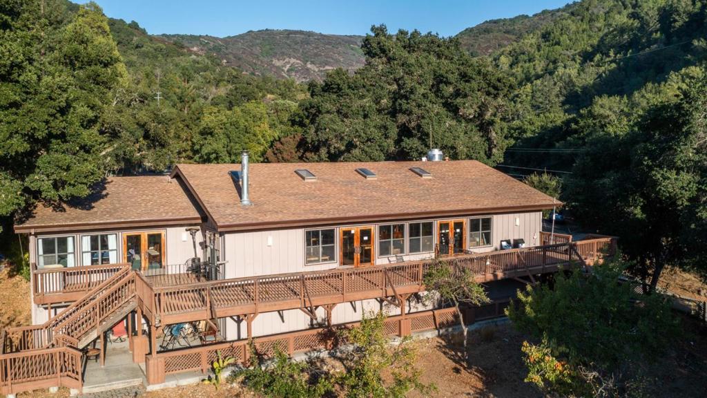 20600 Aldercroft Property Photo 1