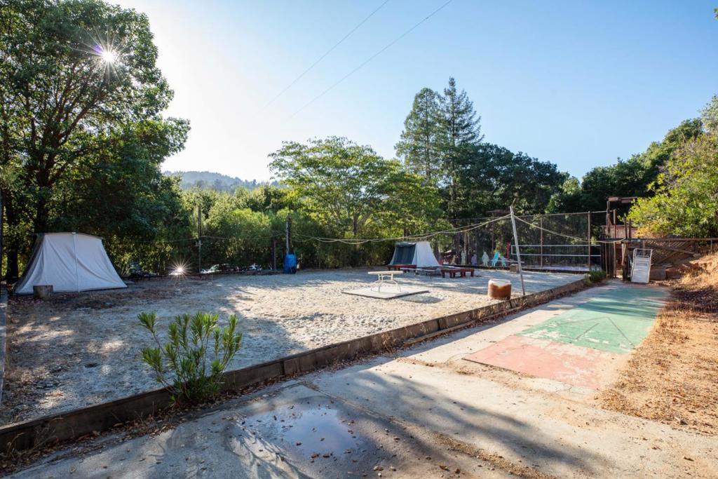 20600 Aldercroft Property Photo 37