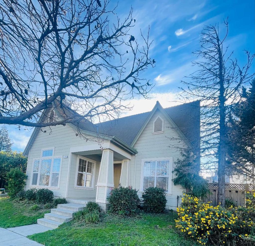 203 Moreno Street Property Photo