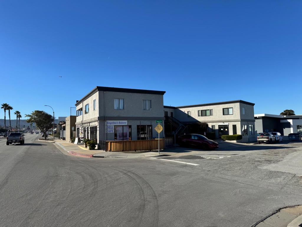 1725 Fremont Boulevard Property Photo 5