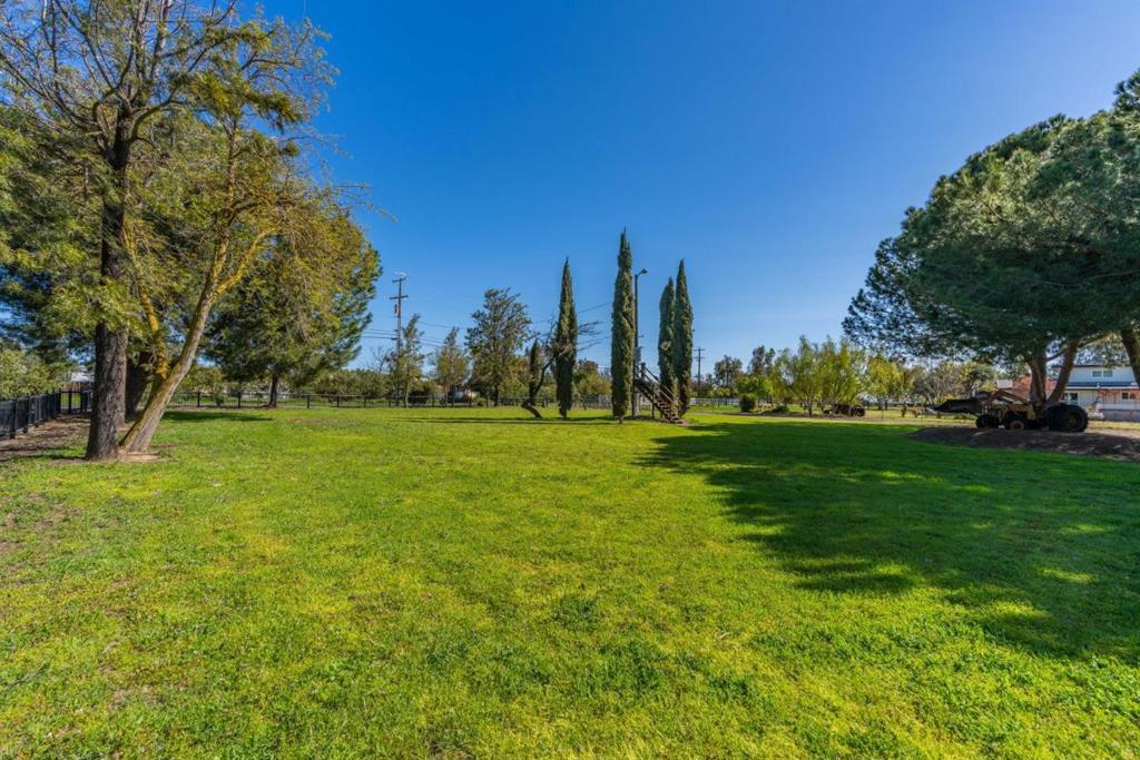 4100 Gateway Road Property Photo 8