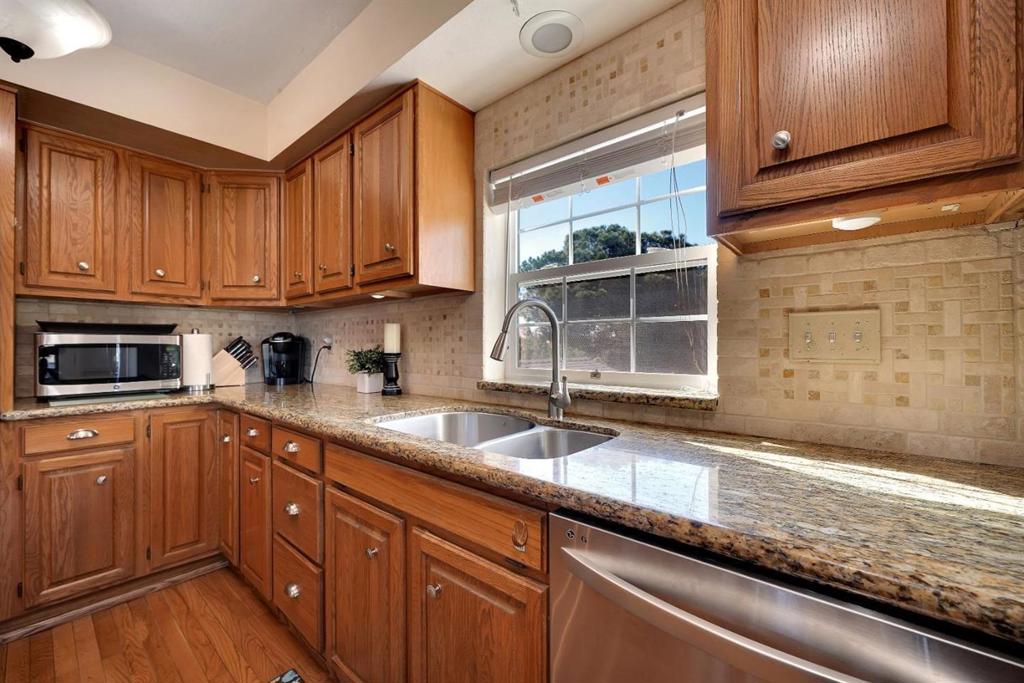 4100 Gateway Road Property Photo 23