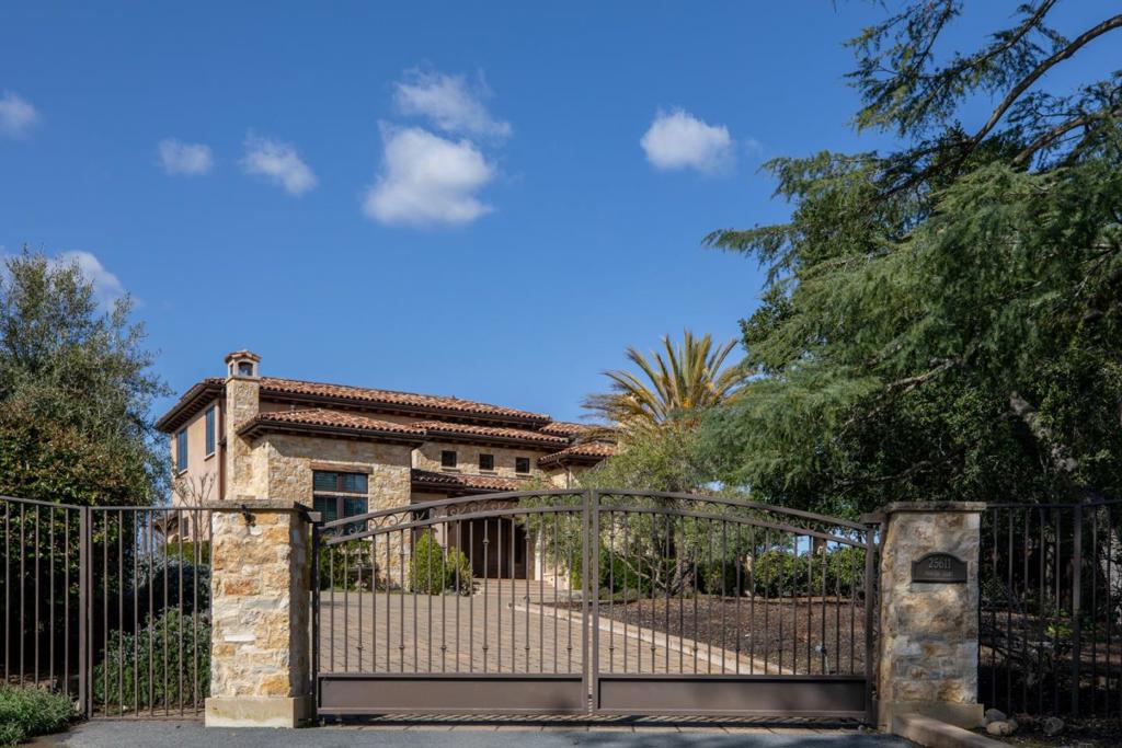 25611 Vinedo Lane Property Photo