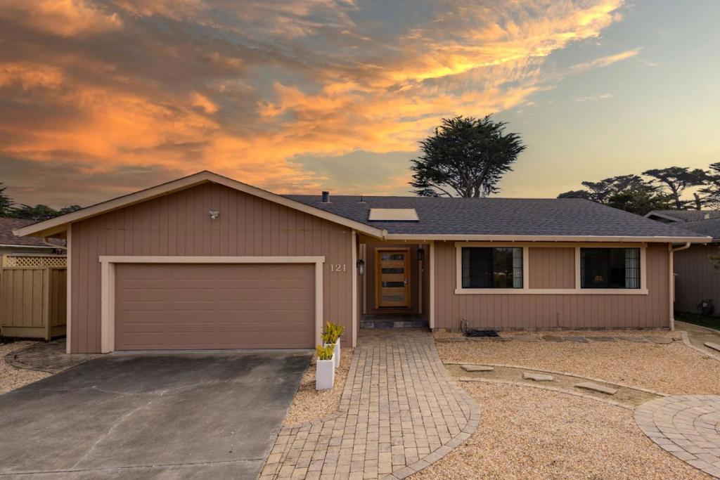 121 Arbor Lane Property Photo