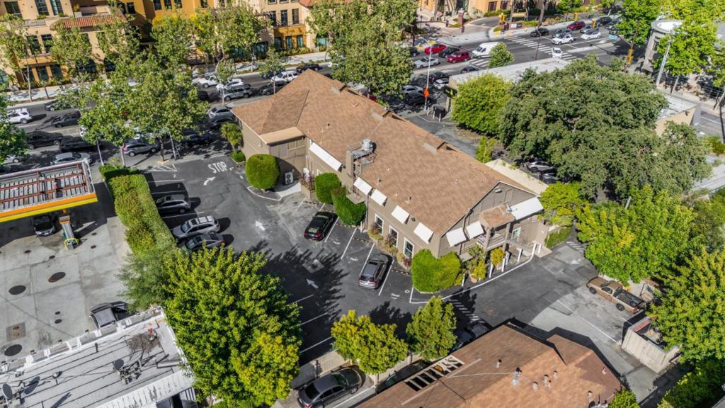 241 El Camino Real Property Photo 3