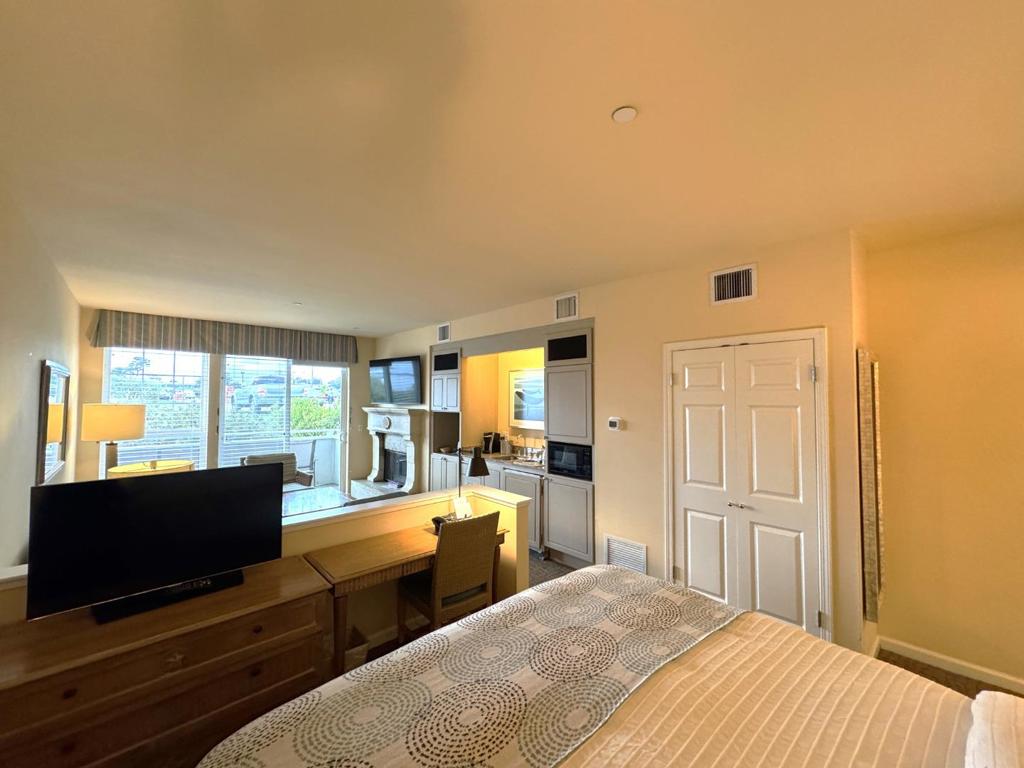 4100 Cabrillo Highway 105 Property Photo 4