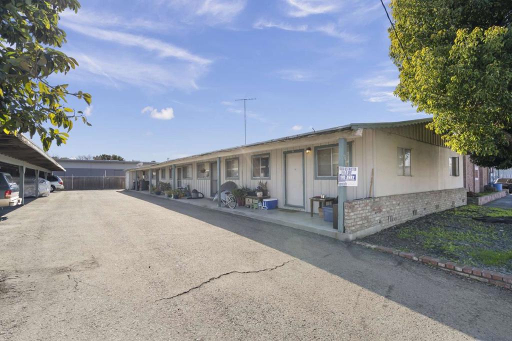 930 Parker Court Property Photo 4