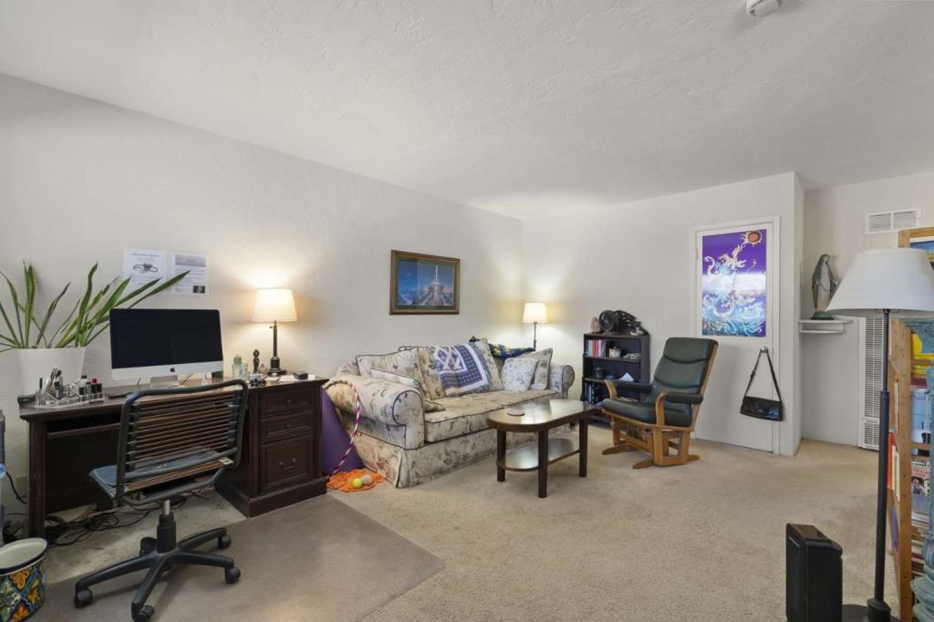 930 Parker Court Property Photo 8